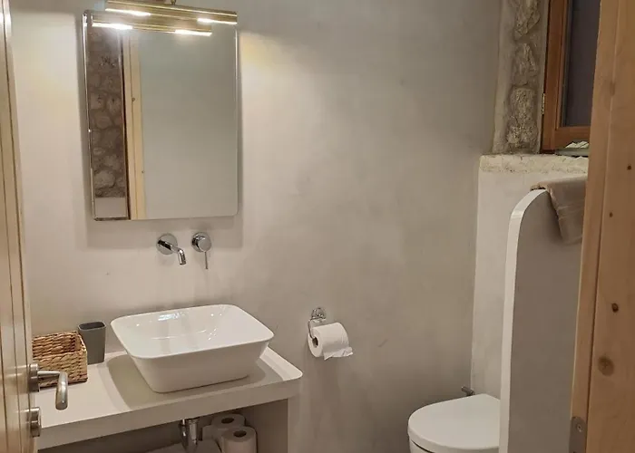 Melivaroni Tsoukaládhes